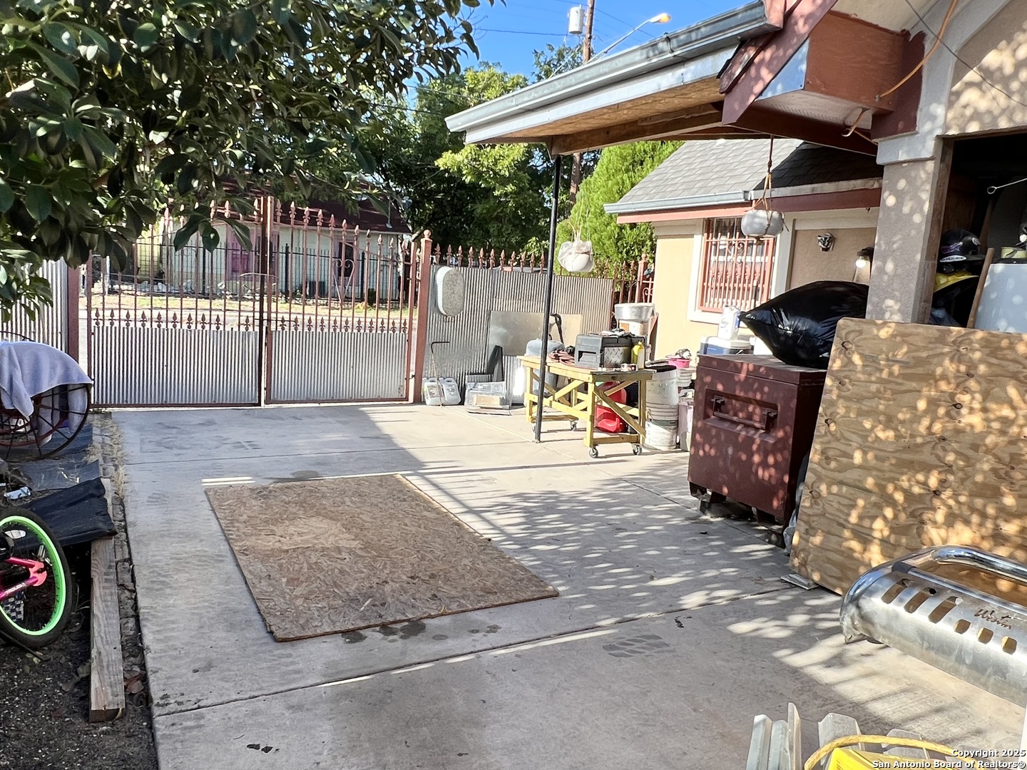 2502 Salinas San Antonio TX 78207