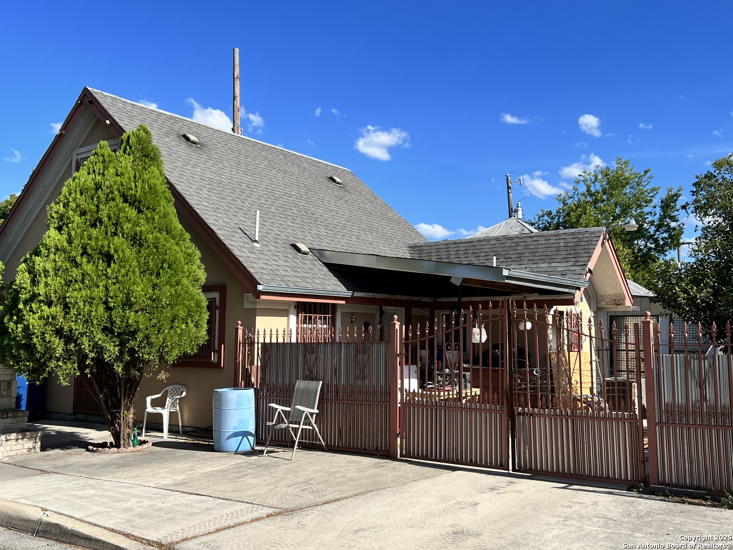 2502 Salinas San Antonio TX 78207