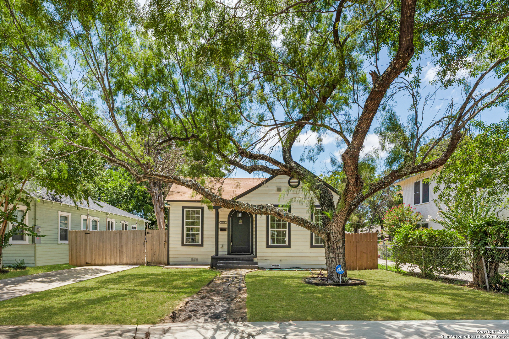 1534 W Gramercy Place San Antonio TX 78201