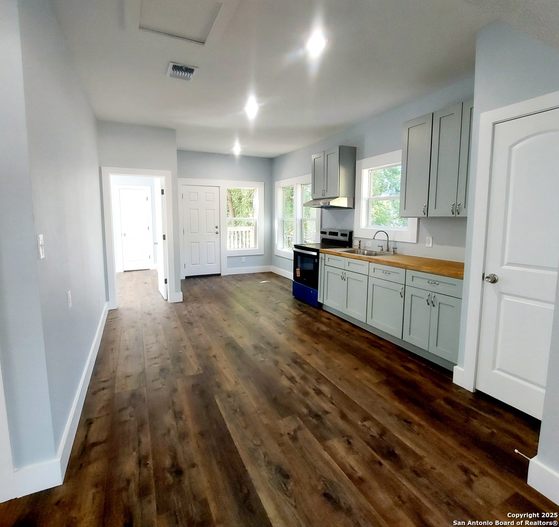 2710 E Houston Street San Antonio TX 78202