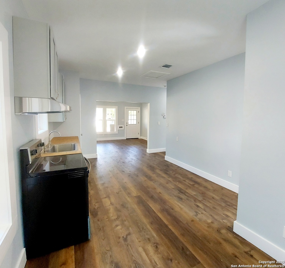 2710 E Houston Street San Antonio TX 78202