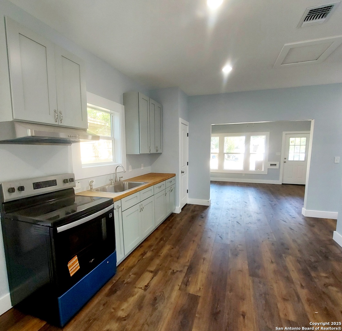 2710 E Houston Street San Antonio TX 78202