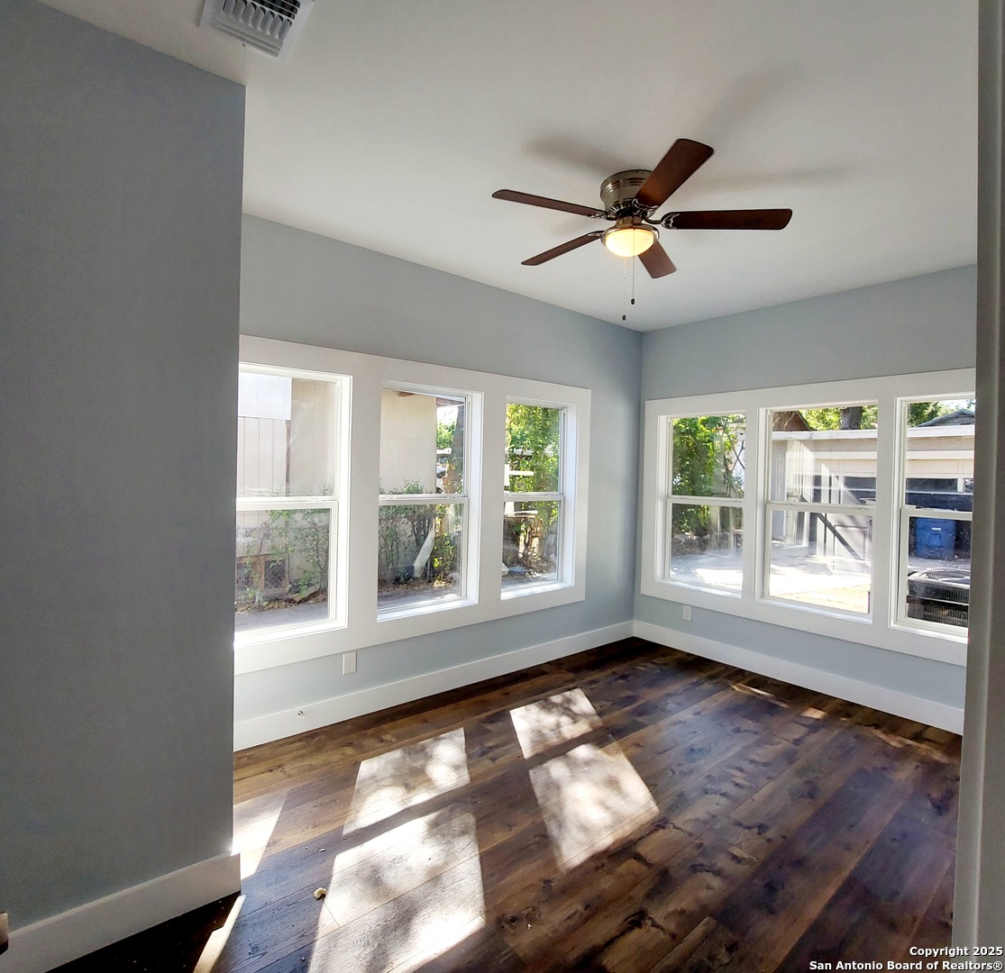 2710 E Houston Street San Antonio TX 78202