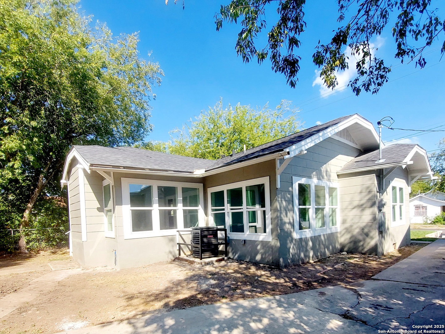 2710 E Houston Street San Antonio TX 78202