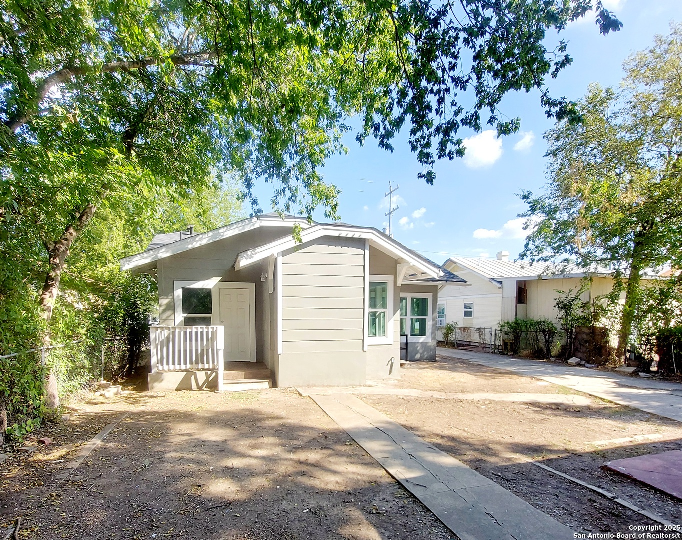 2710 E Houston Street San Antonio TX 78202