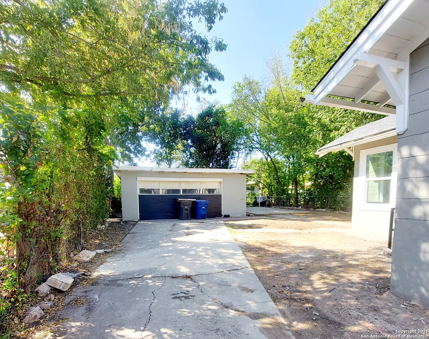 2710 E Houston Street San Antonio TX 78202
