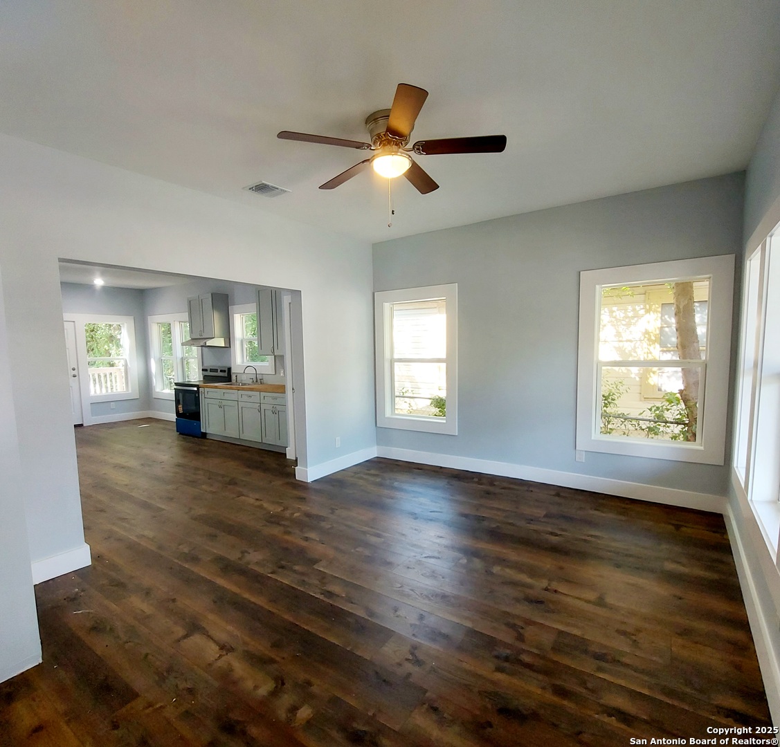 2710 E Houston Street San Antonio TX 78202