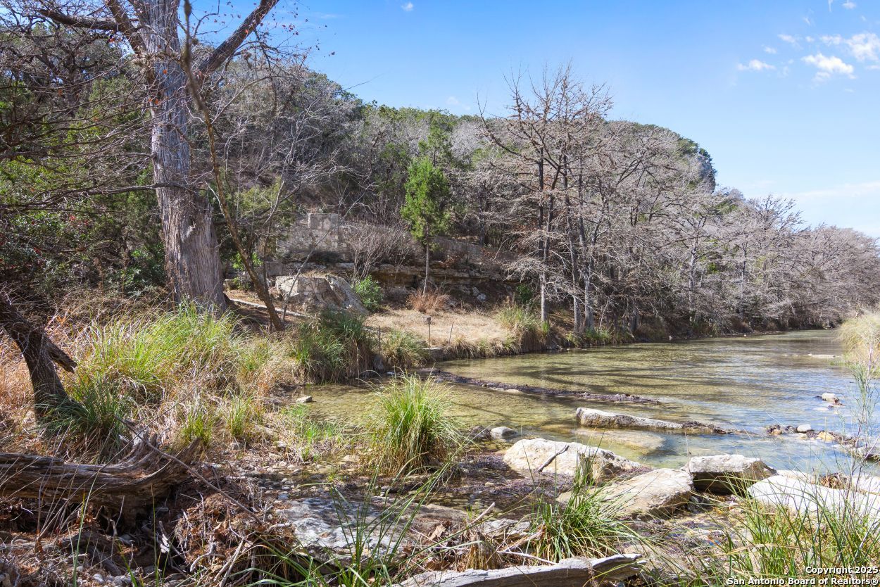 000 Cat Claw Mountain Concan TX 78838