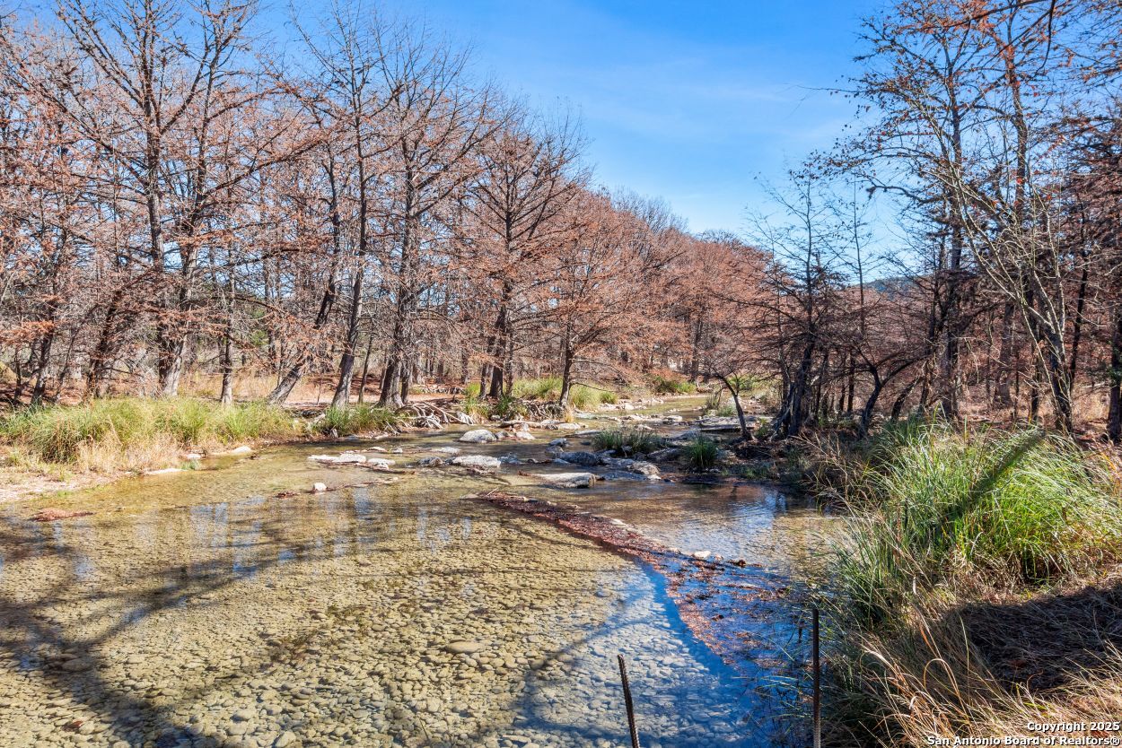 000 Cat Claw Mountain Concan TX 78838