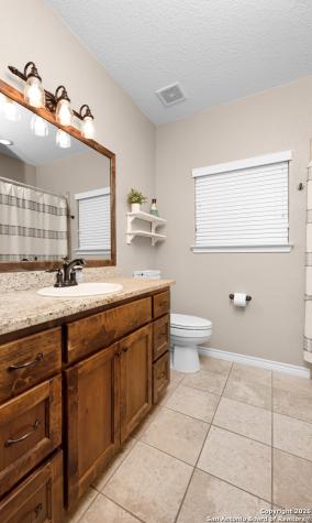 192 Great Oaks Boulevard La Vernia TX 78121