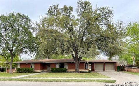 819 Cherry Street Uvalde TX 78801