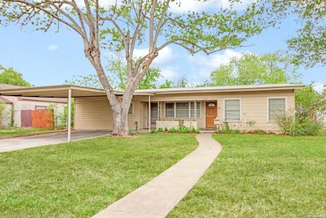 1010 E Humphreys Seguin TX 78155