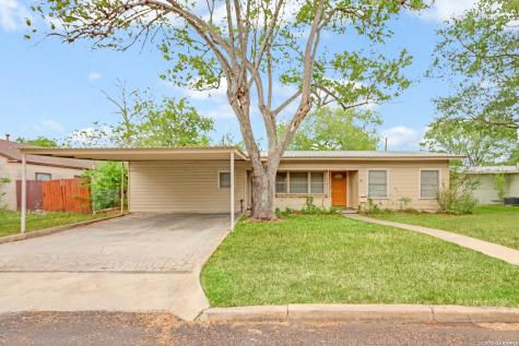 1010 E Humphreys Seguin TX 78155