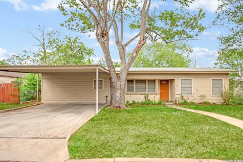 1010 E Humphreys Seguin TX 78155
