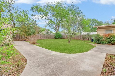 1010 E Humphreys Seguin TX 78155