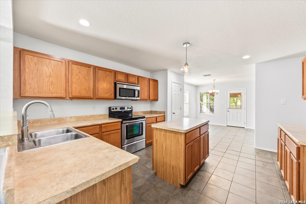 7718 Ruidoso Chase Selma TX 78154