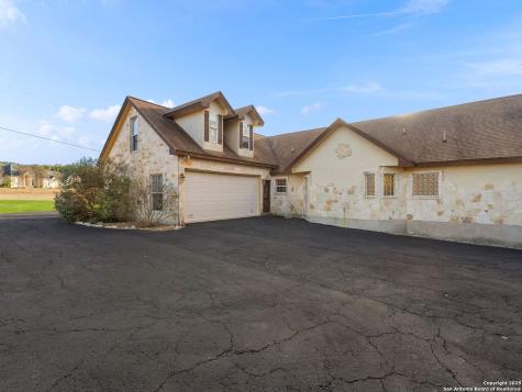 102 Oak Valley Drive Boerne TX 78006