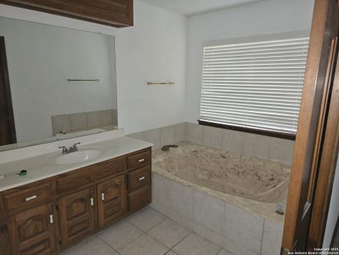 6207 Pine Needles San Antonio TX 78244