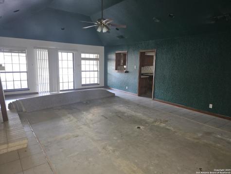 6207 Pine Needles San Antonio TX 78244