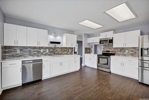 2435 Thrasher Oak San Antonio TX 78232