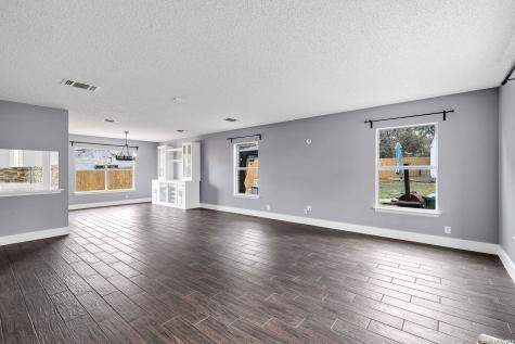 2435 Thrasher Oak San Antonio TX 78232