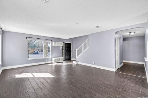 2435 Thrasher Oak San Antonio TX 78232