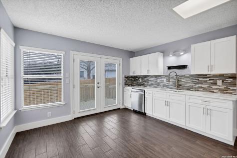 2435 Thrasher Oak San Antonio TX 78232