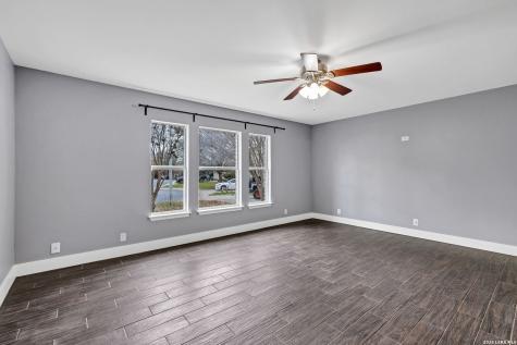 2435 Thrasher Oak San Antonio TX 78232