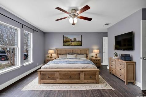2435 Thrasher Oak San Antonio TX 78232