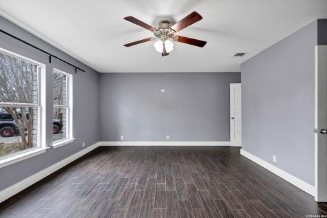 2435 Thrasher Oak San Antonio TX 78232