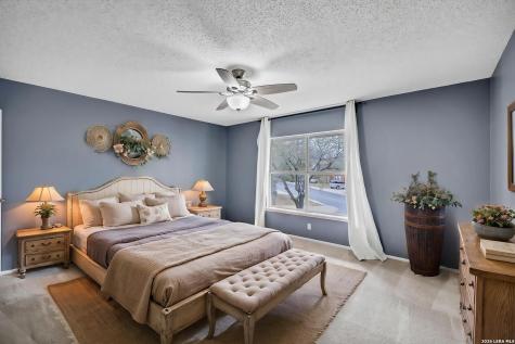 2435 Thrasher Oak San Antonio TX 78232