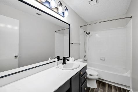 2435 Thrasher Oak San Antonio TX 78232