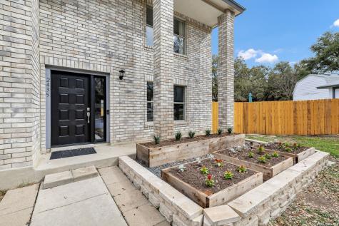 2435 Thrasher Oak San Antonio TX 78232