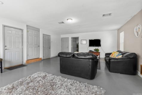 3900 N Apache Circle Kingsland TX 78639