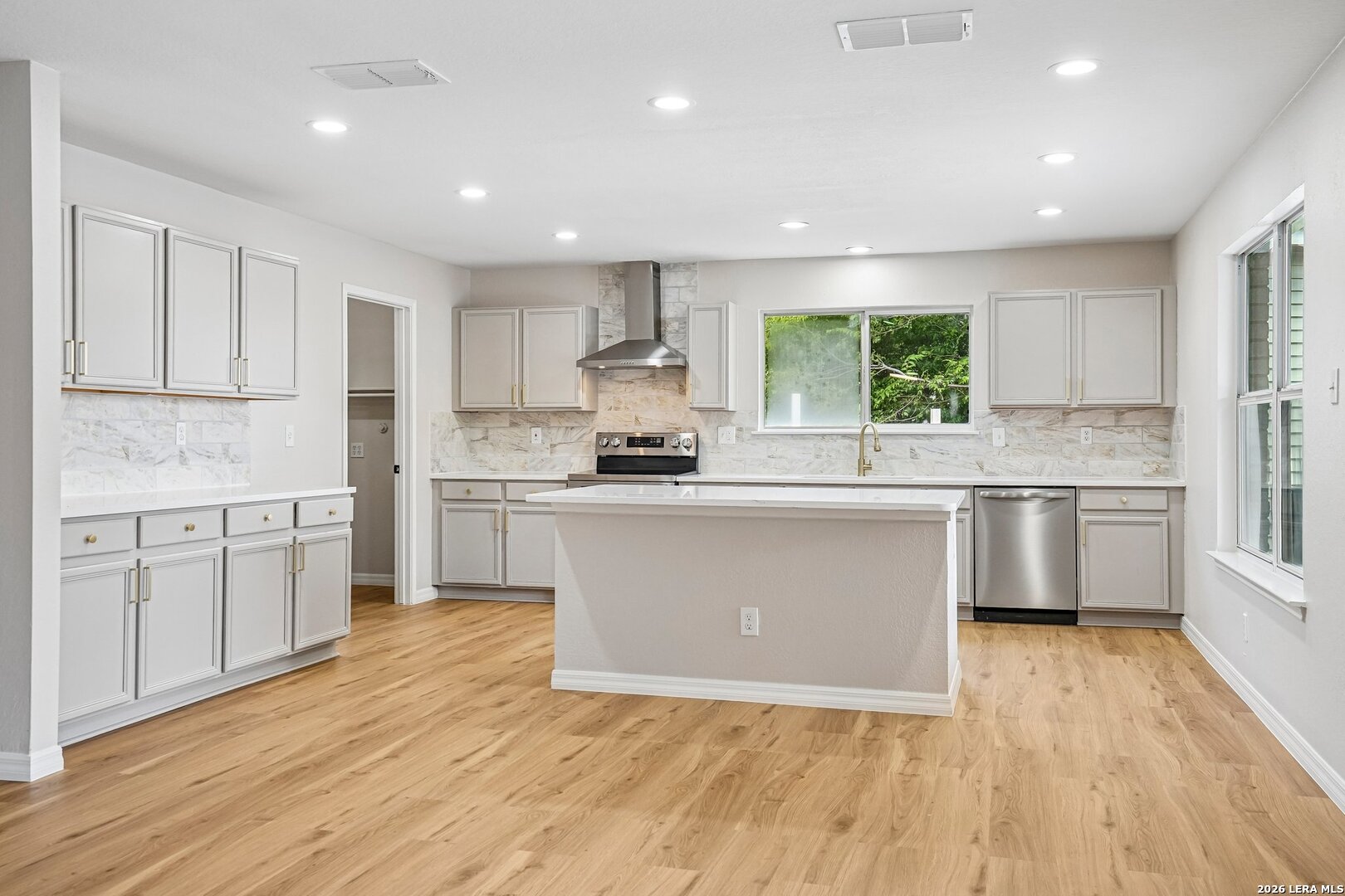 5526 Burton Farm San Antonio TX 78244