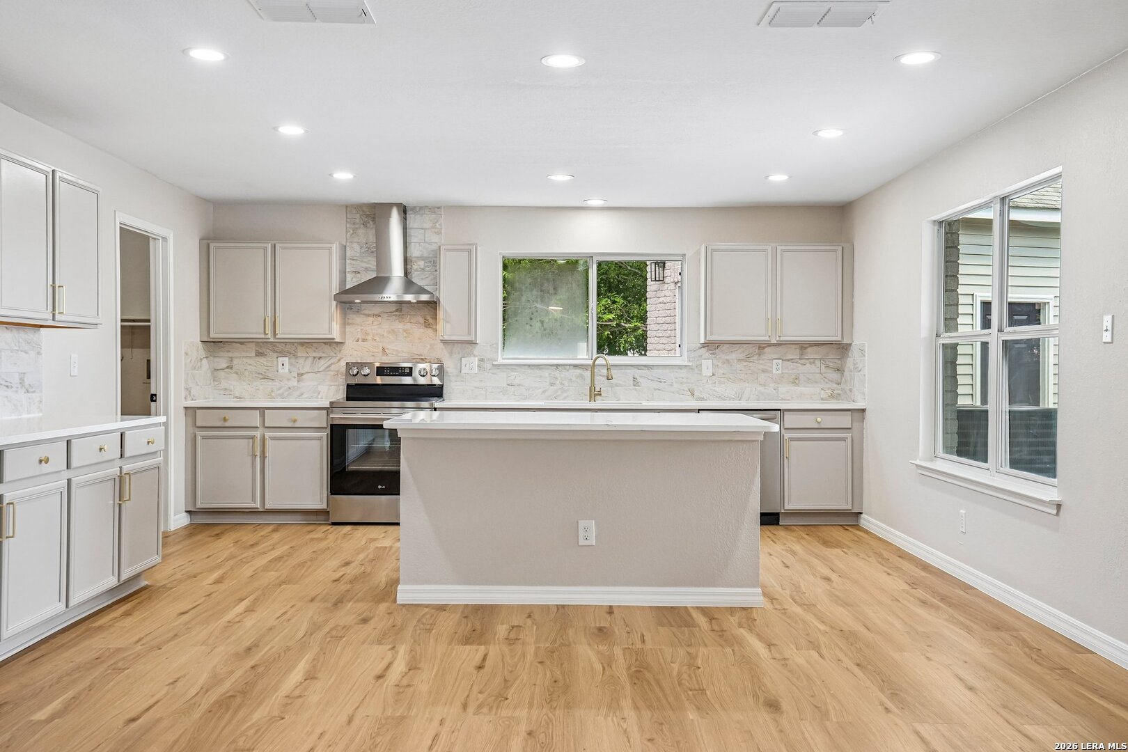 5526 Burton Farm San Antonio TX 78244