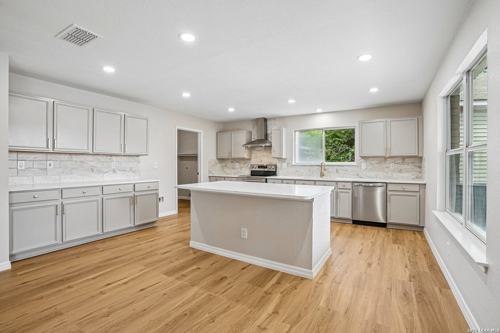 5526 Burton Farm San Antonio TX 78244