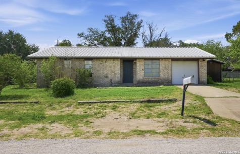 1307 Amy Street George West TX 78022