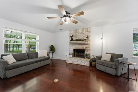 206 S Palo Alto Drive Floresville TX 78114