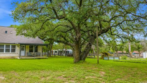 206 S Palo Alto Drive Floresville TX 78114