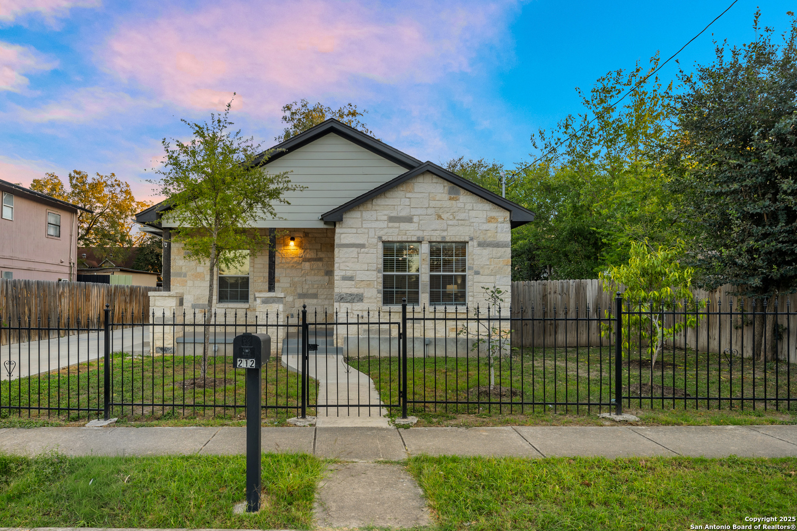 212 W Baylor San Antonio TX 78204