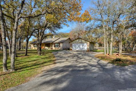 741 Killarney Road Floresville TX 78114