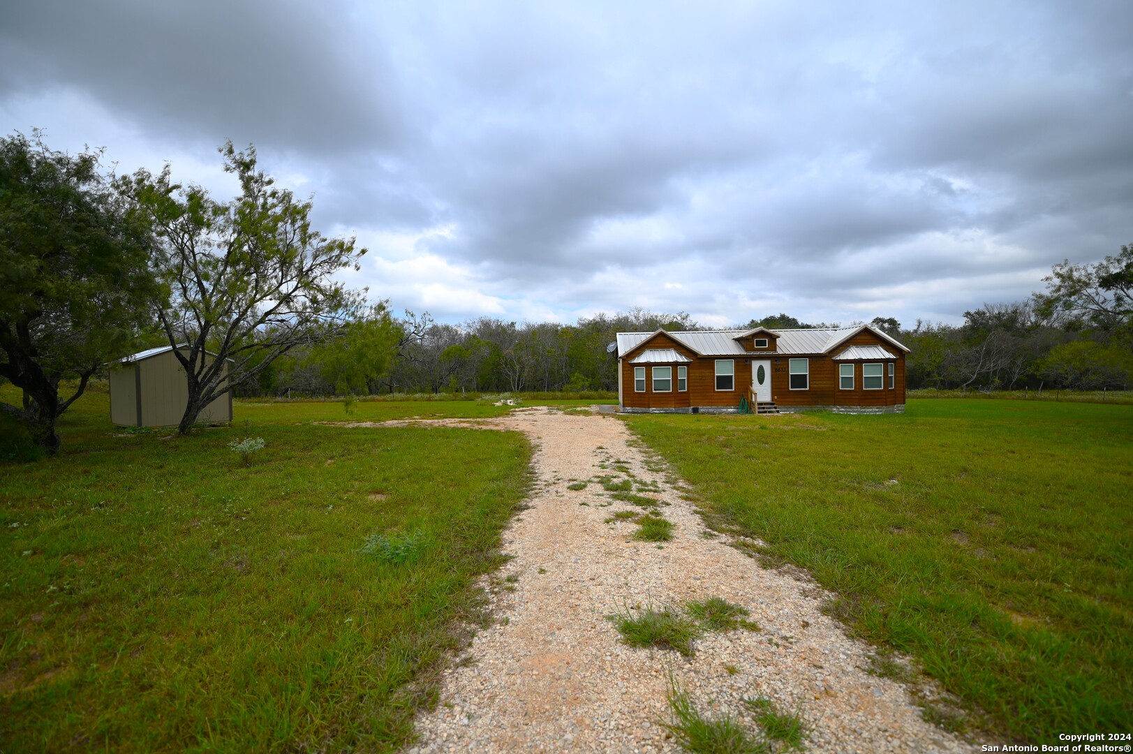 6633 County Road 401 Floresville TX 78114