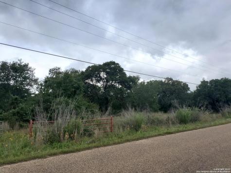 1210 Blue Quail Drive Lytle TX 78052
