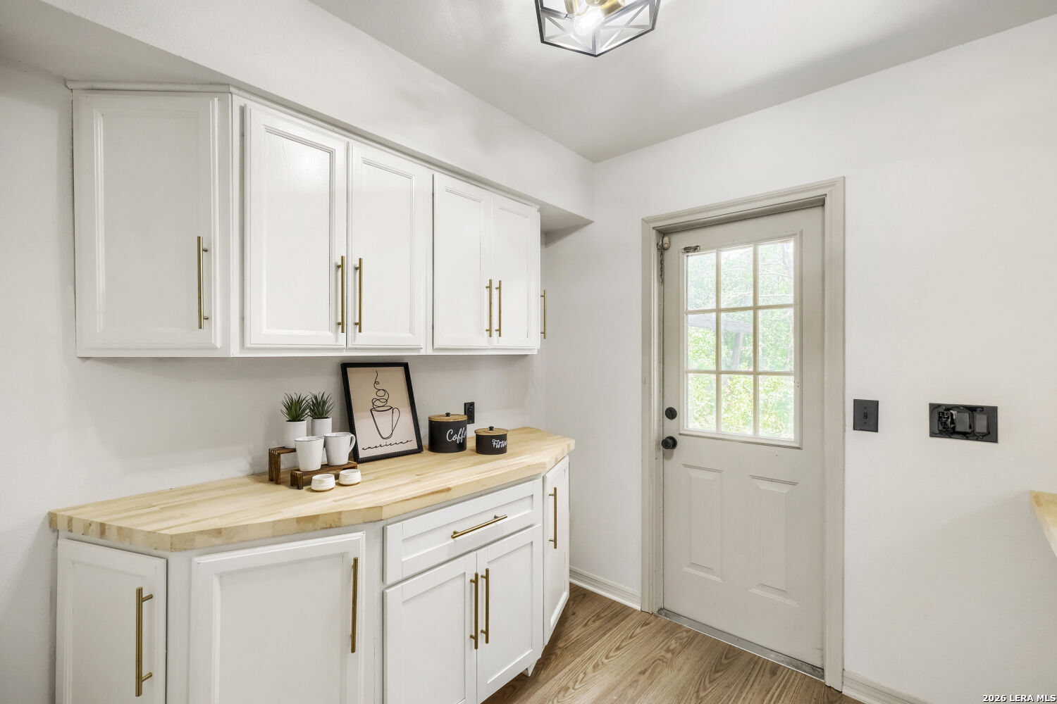 304 Avenue D Converse TX 78109