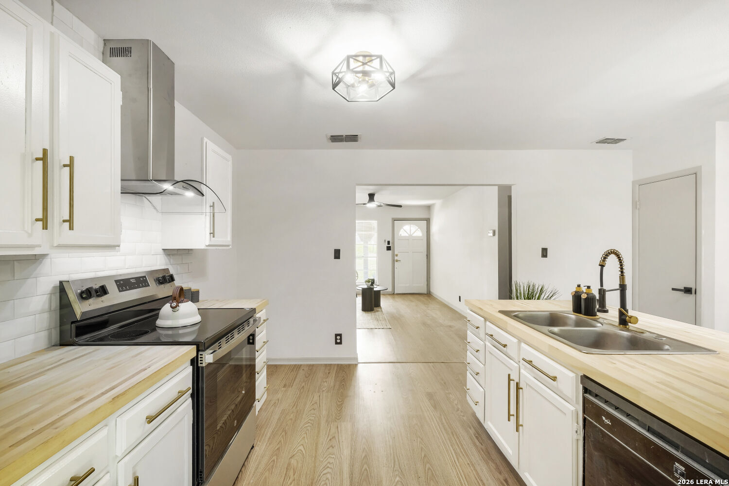304 Avenue D Converse TX 78109