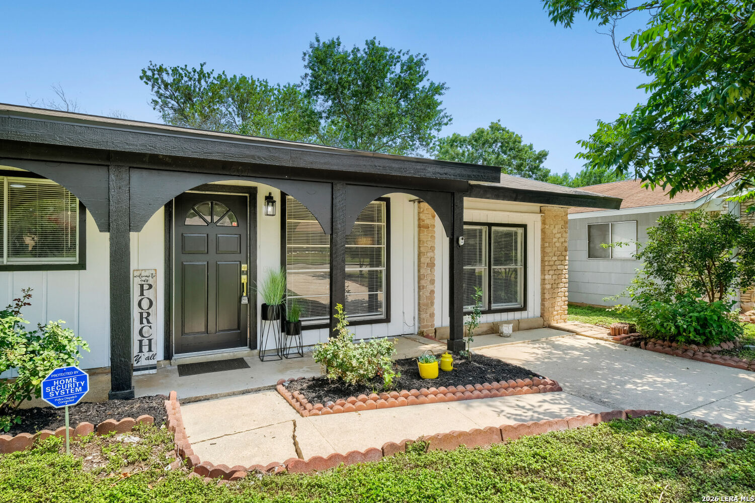 304 Avenue D Converse TX 78109