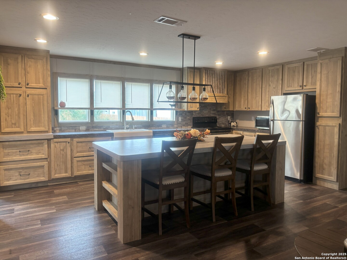 680 SE Front Avenue Sabinal TX 78881