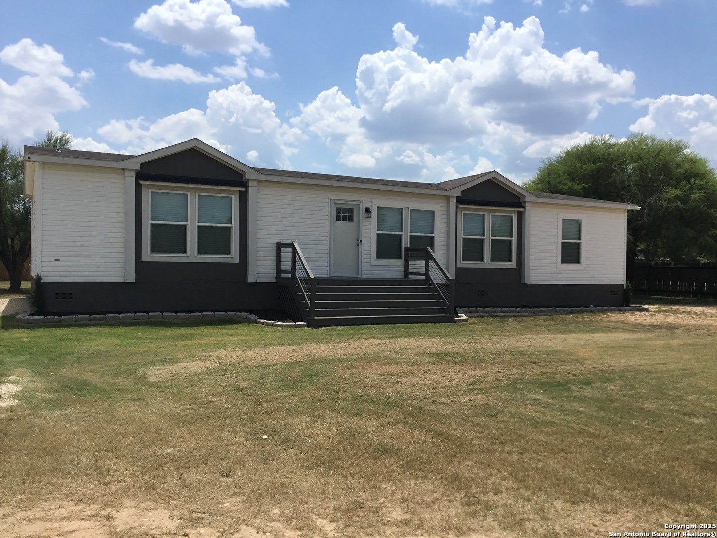680 SE Front Avenue Sabinal TX 78881