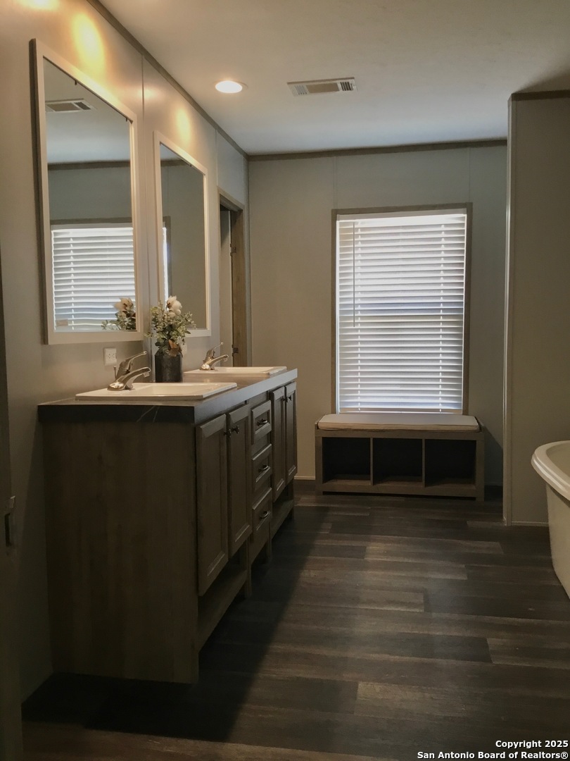 680 SE Front Avenue Sabinal TX 78881